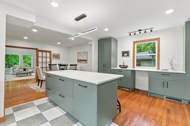 2047 Mccoy Road, Upper Arlington, OH 43220