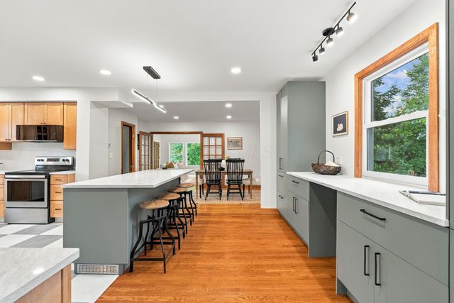 2047 Mccoy Road, Upper Arlington, OH 43220
