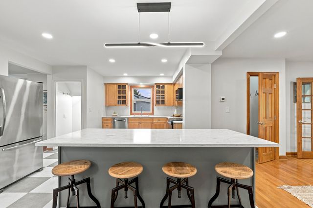 2047 Mccoy Road, Upper Arlington, OH 43220