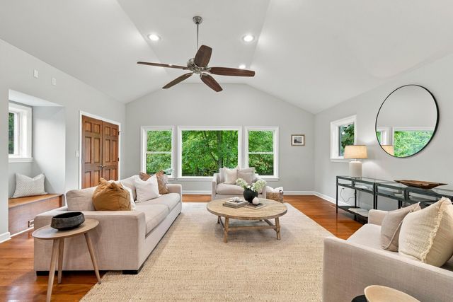 2047 Mccoy Road, Upper Arlington, OH 43220