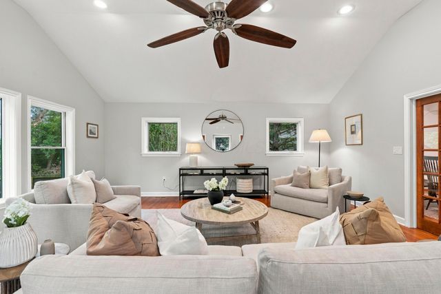 2047 Mccoy Road, Upper Arlington, OH 43220