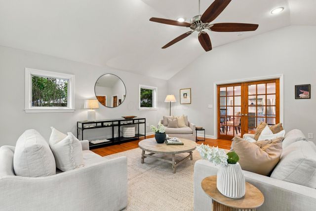 2047 Mccoy Road, Upper Arlington, OH 43220