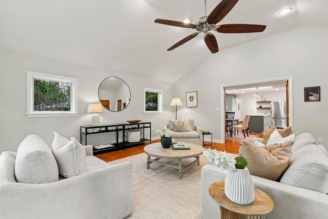 2047 Mccoy Road, Upper Arlington, OH 43220