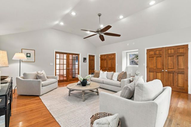 2047 Mccoy Road, Upper Arlington, OH 43220