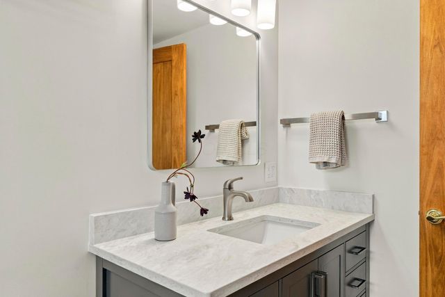 2047 Mccoy Road, Upper Arlington, OH 43220
