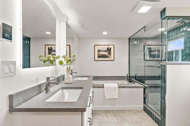 2047 Mccoy Road, Upper Arlington, OH 43220