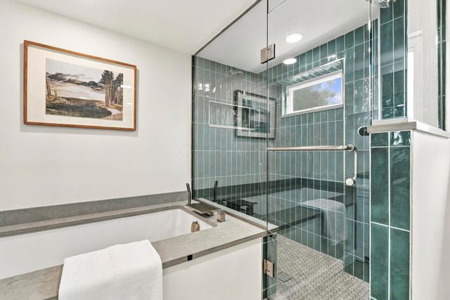 2047 Mccoy Road, Upper Arlington, OH 43220