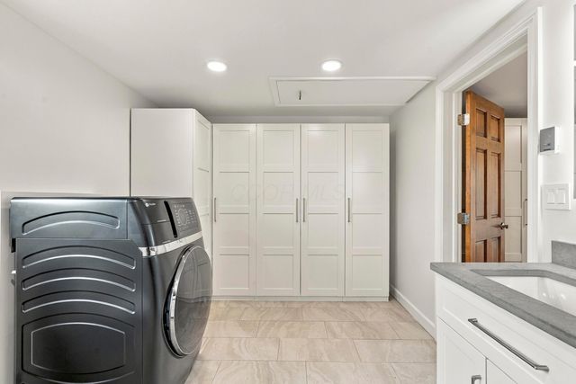 2047 Mccoy Road, Upper Arlington, OH 43220