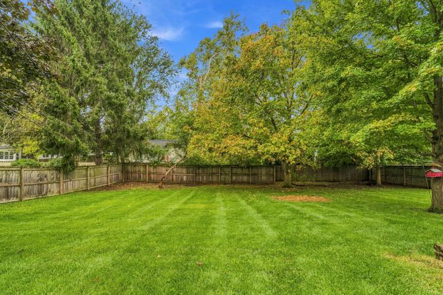 2047 Mccoy Road, Upper Arlington, OH 43220