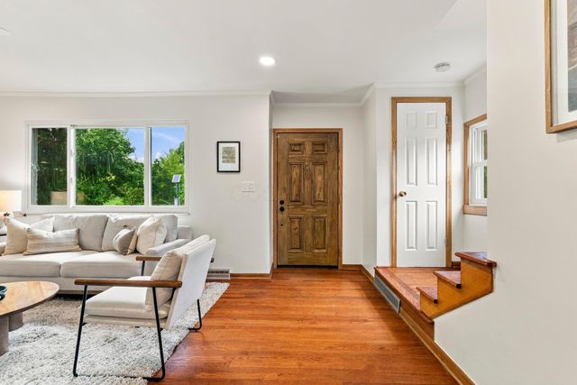 2047 Mccoy Road, Upper Arlington, OH 43220