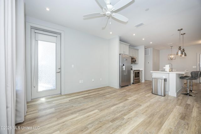 2501 Bienville Boulevard, 424, Ocean Springs, MS 39564