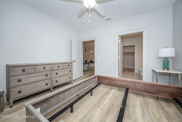 2501 Bienville Boulevard, 424, Ocean Springs, MS 39564