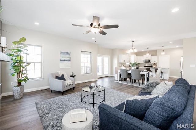 708 Creekwood Court, O'fallon, IL 62269