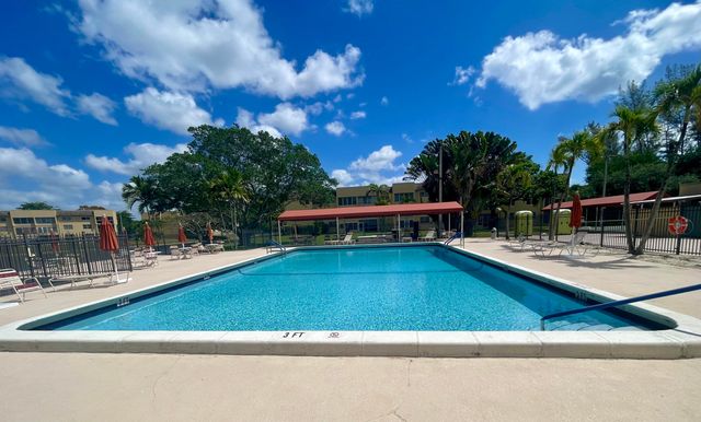 5860 NW 64th Avenue 206, Tamarac, FL 33319