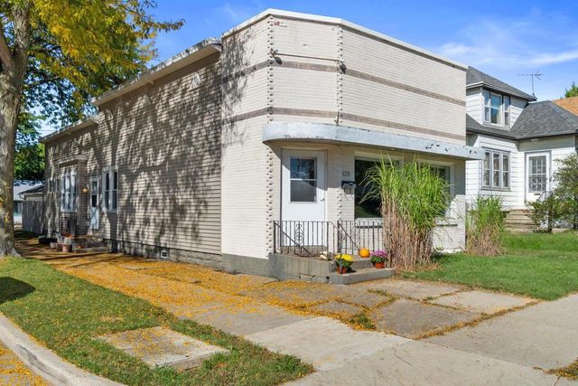 1579 S 56th STREET, West Allis, WI 53214