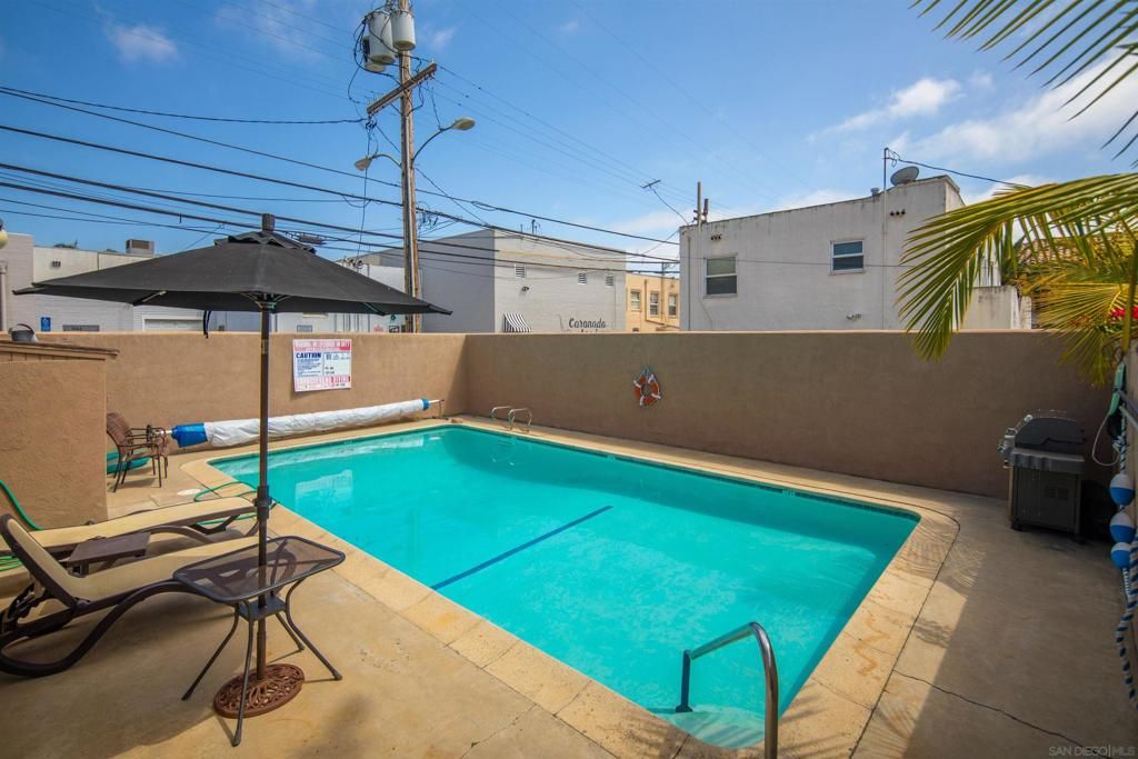 Image 14 of property listing at 933 D Avenue, Coronado, CA 92118