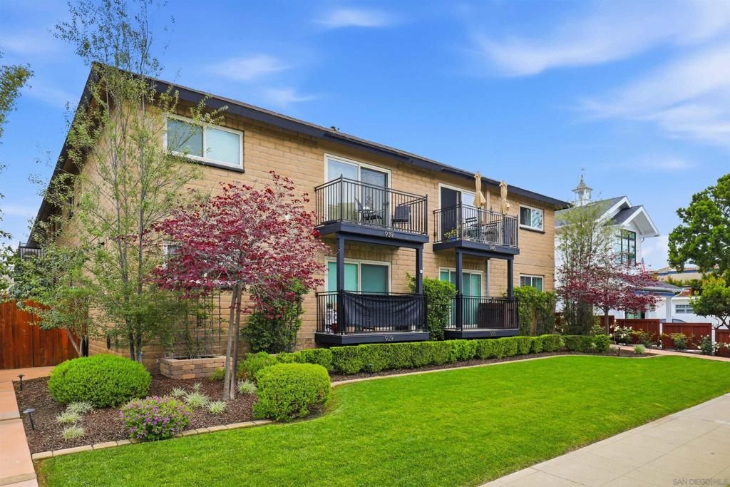 Image 17 of property listing at 933 D Avenue, Coronado, CA 92118