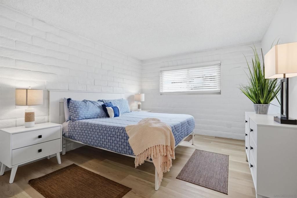 Image 9 of property listing at 933 D Avenue, Coronado, CA 92118