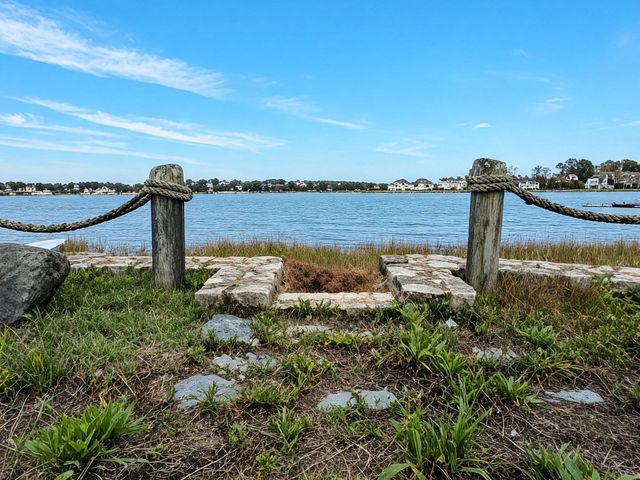 15 Bay St, Hull, MA 02045