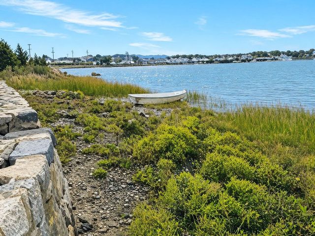 15 Bay St, Hull, MA 02045
