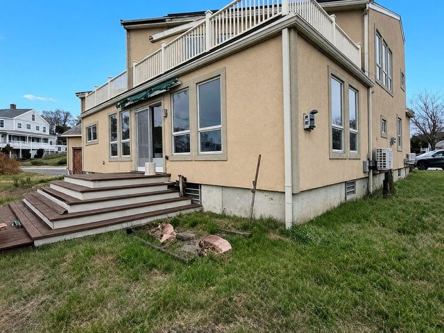 15 Bay St, Hull, MA 02045