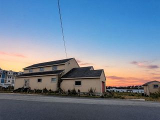 15 Bay St, Hull, MA 02045