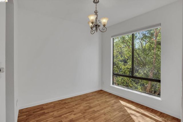 490 N Civic Dr 409, Walnut Creek, CA 94596