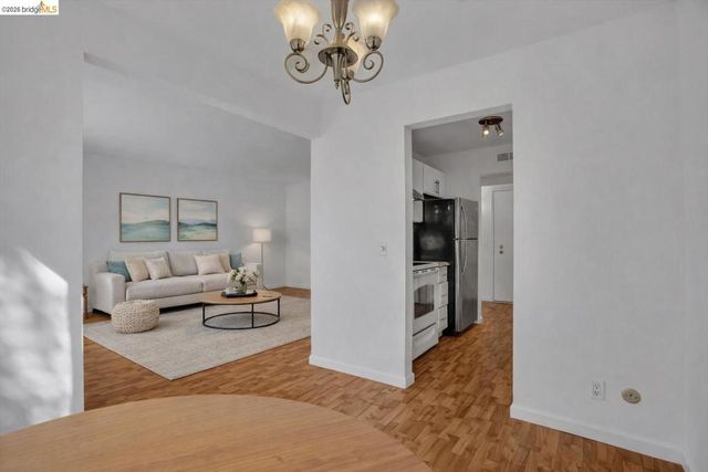 490 N Civic Dr 409, Walnut Creek, CA 94596