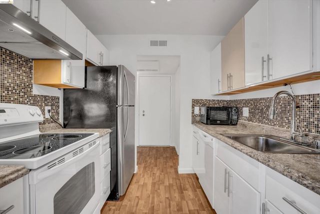 490 N Civic Dr 409, Walnut Creek, CA 94596