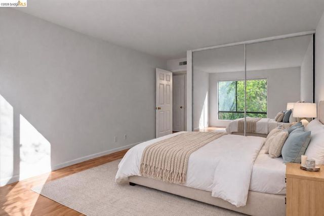 490 N Civic Dr 409, Walnut Creek, CA 94596