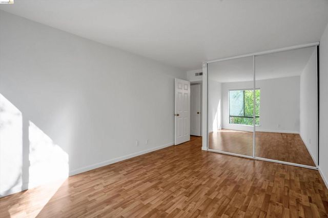 490 N Civic Dr 409, Walnut Creek, CA 94596