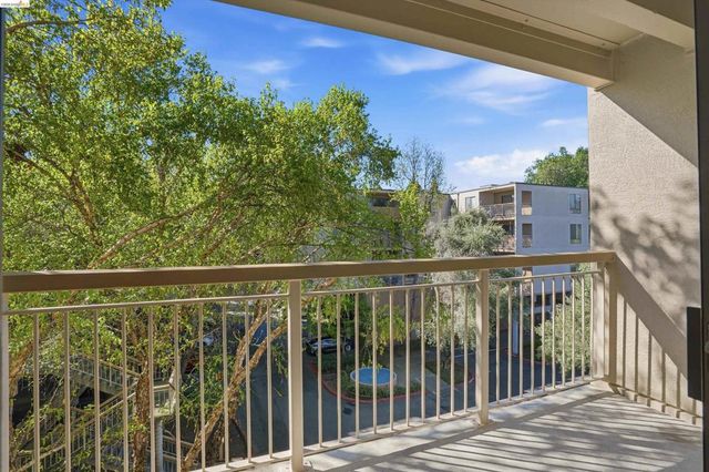 490 N Civic Dr 409, Walnut Creek, CA 94596