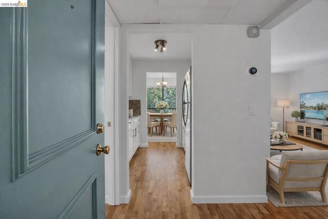 490 N Civic Dr 409, Walnut Creek, CA 94596