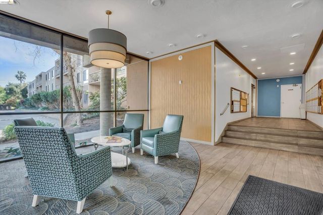 490 N Civic Dr 409, Walnut Creek, CA 94596