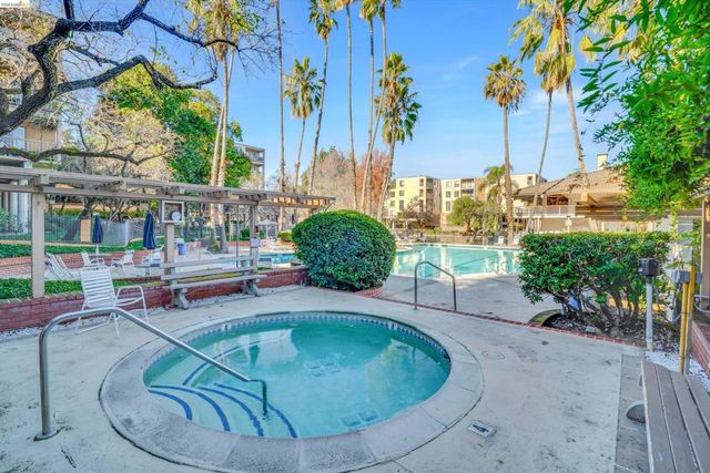 490 N Civic Dr 409, Walnut Creek, CA 94596