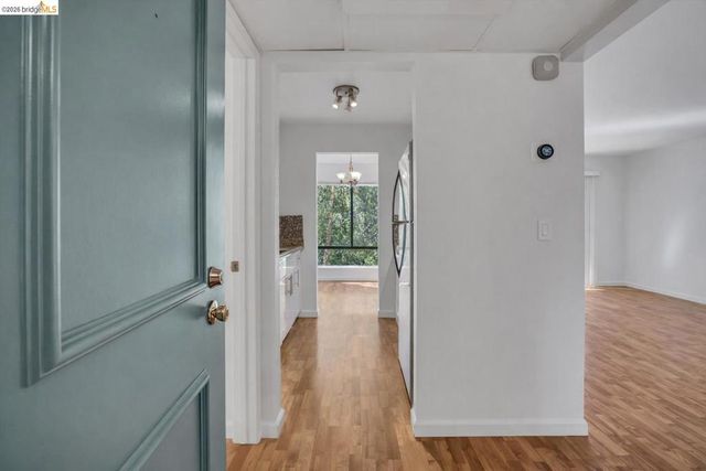 490 N Civic Dr 409, Walnut Creek, CA 94596