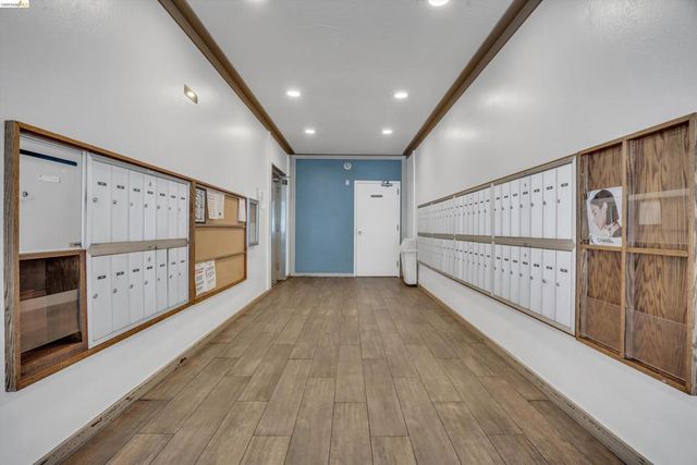 490 N Civic Dr 409, Walnut Creek, CA 94596