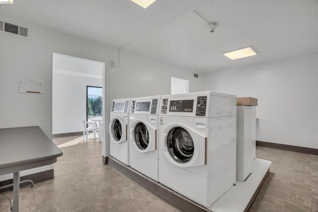 490 N Civic Dr 409, Walnut Creek, CA 94596