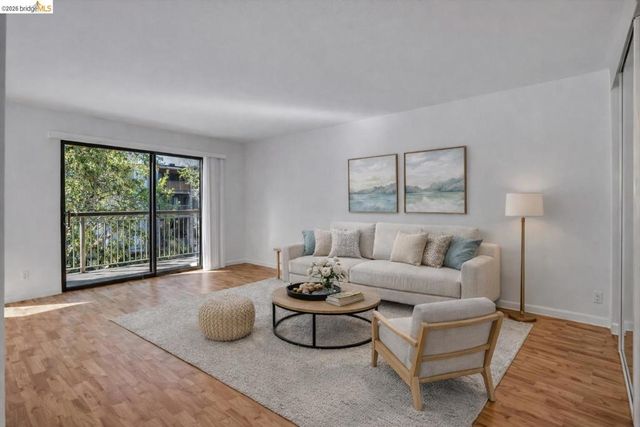 490 N Civic Dr 409, Walnut Creek, CA 94596