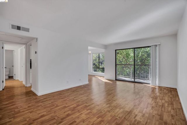 490 N Civic Dr 409, Walnut Creek, CA 94596