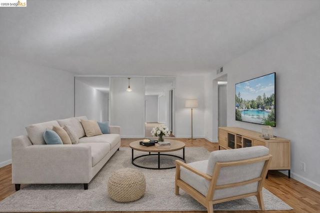 490 N Civic Dr 409, Walnut Creek, CA 94596