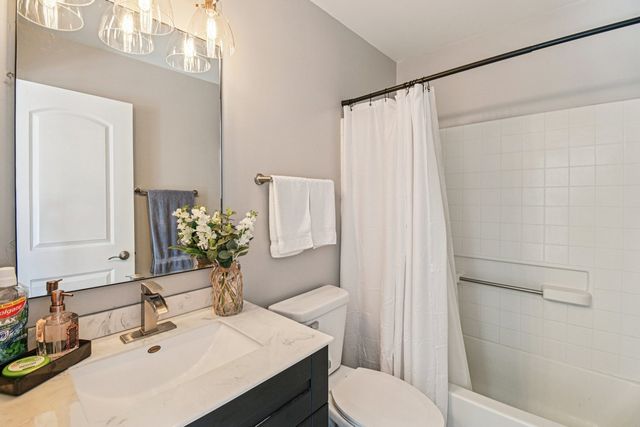 2834 Forestview Drive, Carpentersville, IL 60110