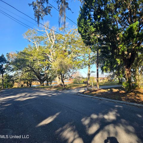 704 Washington Avenue, Pascagoula, MS 39567