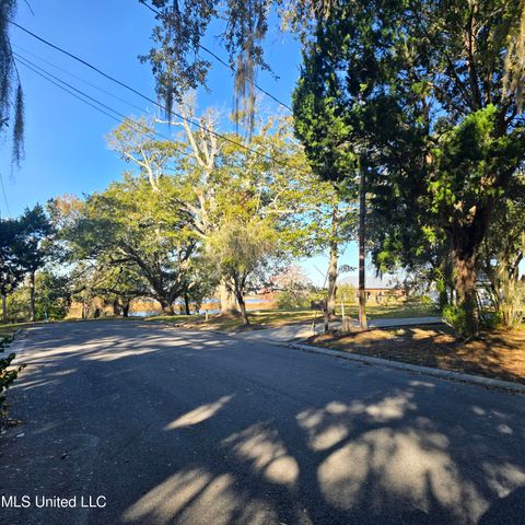 704 Washington Avenue, Pascagoula, MS 39567