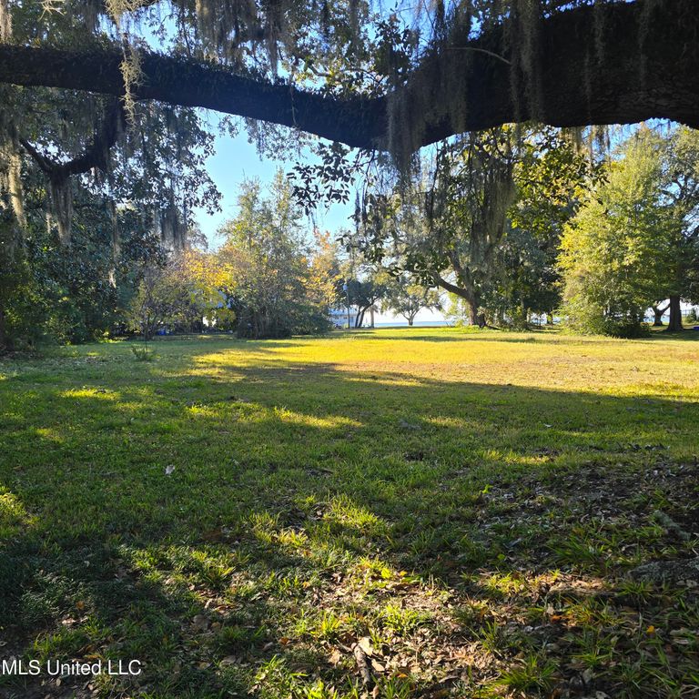 704 Washington Avenue, Pascagoula, MS 39567