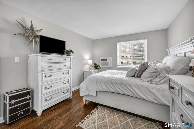 13 McKenna Drive, Middletown, CT 06457