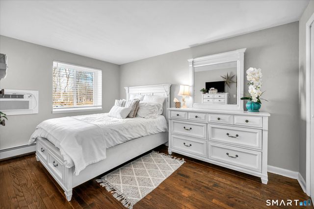 13 McKenna Drive, Middletown, CT 06457