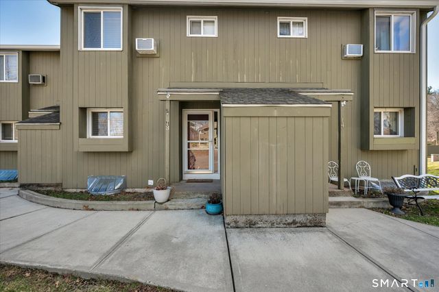 13 McKenna Drive, Middletown, CT 06457