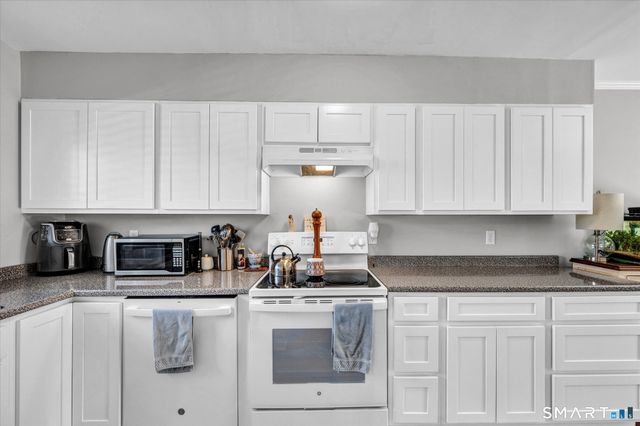 13 McKenna Drive, Middletown, CT 06457