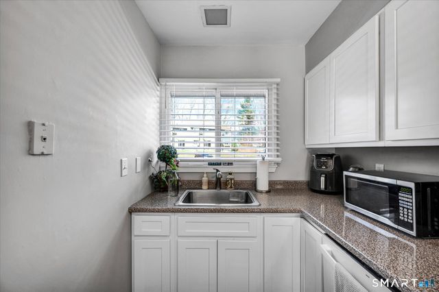 13 McKenna Drive, Middletown, CT 06457